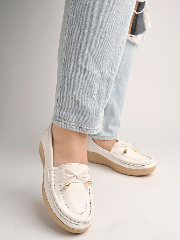     			Shoetopia - White Girl's Loafers ( 1 Pair )