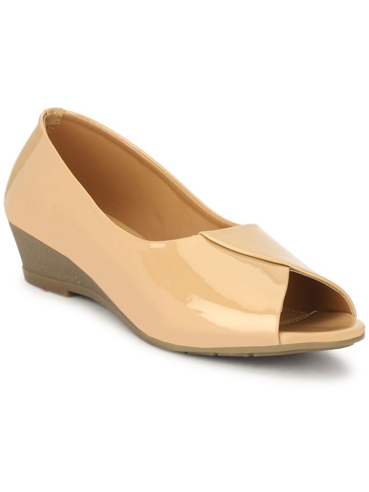     			Rimezs Beige Women's Casual Ballerinas